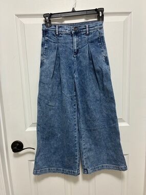 Tractr Mid-Blue High-Rise Pleated Wide-Leg Jeans